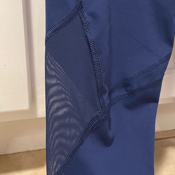 Victoria’s Secret Sport Leggings - Picture 2 of 4